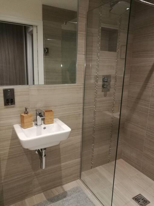 21 The Cocoa Suites Йорк Екстер'єр фото